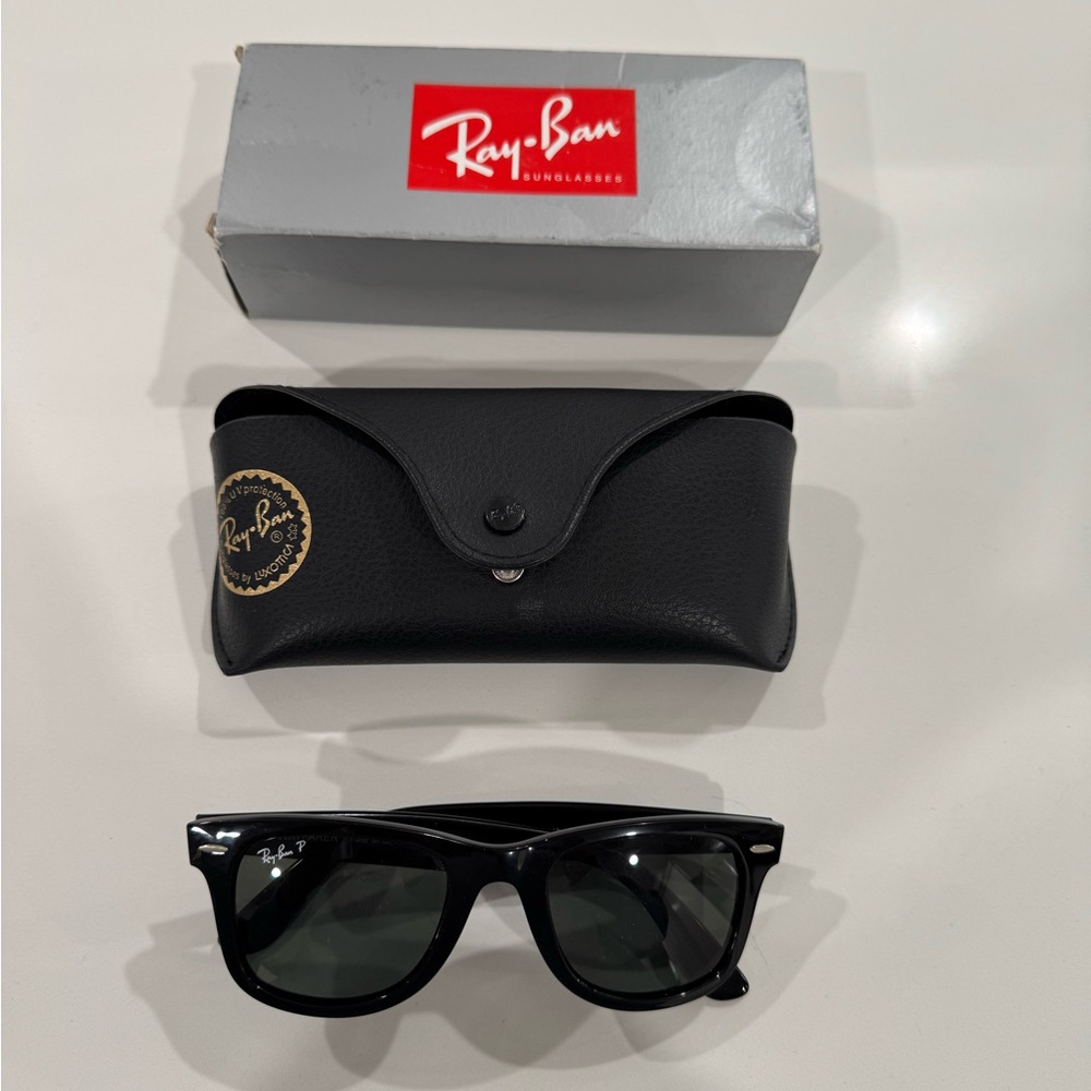 Rayban Wayfarer. Black, green polarized lenses. New in box. Never used.